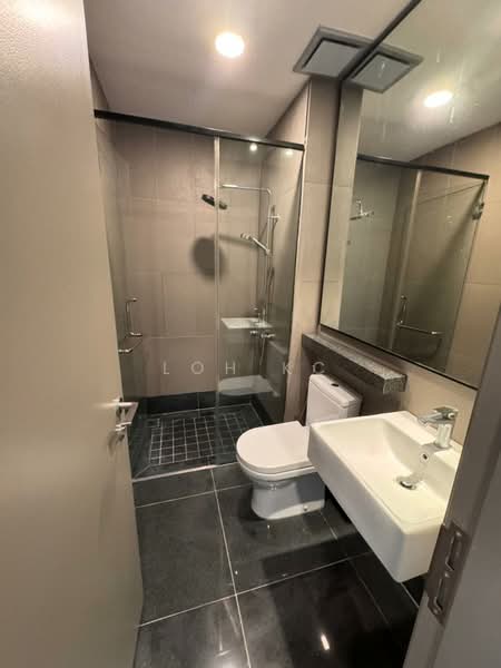 Service Residence for Sale at Bloomsvale Menara Vista Petaling - Loh KC - Bathroom - PropertyGuru.com.my