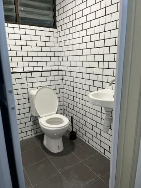 Kondominium untuk Disewa di Eden Fairway Condominium - Rex Tung - Bathroom - PropertyGuru.com.my