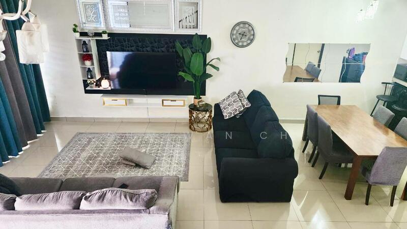 Double Storey Terrace Taman Saujana Rawang untuk Untuk Dijual - RM 480,000, Apr 2026 - Living Room - PropertyGuru.com.my