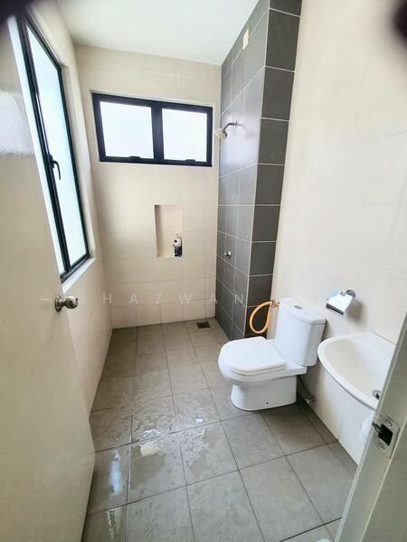 3-storey Terraced House for Sale in Rawang (Selangor) - Shazwan CH - Bathroom - PropertyGuru.com.my