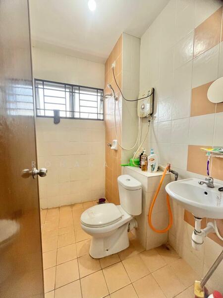 2-storey Terraced House for Sale in Shah Alam (Selangor) - Rohana Ishak - Bathroom - PropertyGuru.com.my