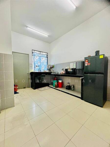 2-storey Terraced House for Sale in Shah Alam (Selangor) - Rohana Ishak - Kitchen - PropertyGuru.com.my