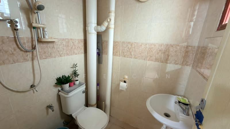 Kondominium untuk Dijual di Serina Bay - Jeffrey Chan - Bathroom - PropertyGuru.com.my