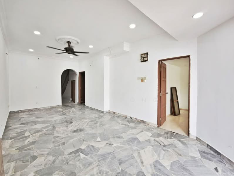 1-storey Terraced House for Sale in Taman Alam Megah (Shah Alam) - Alex Tong - Living Room - PropertyGuru.com.my