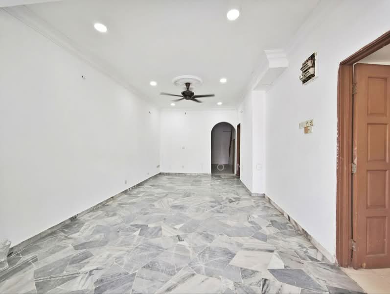 1-storey Terraced House for Sale in Taman Alam Megah (Shah Alam) - Alex Tong - Living Room - PropertyGuru.com.my
