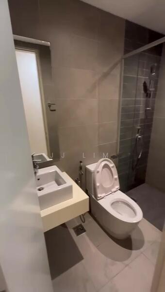 Condominium for Rent at Vivo Residential Suites - JJ Lim - Bathroom - PropertyGuru.com.my
