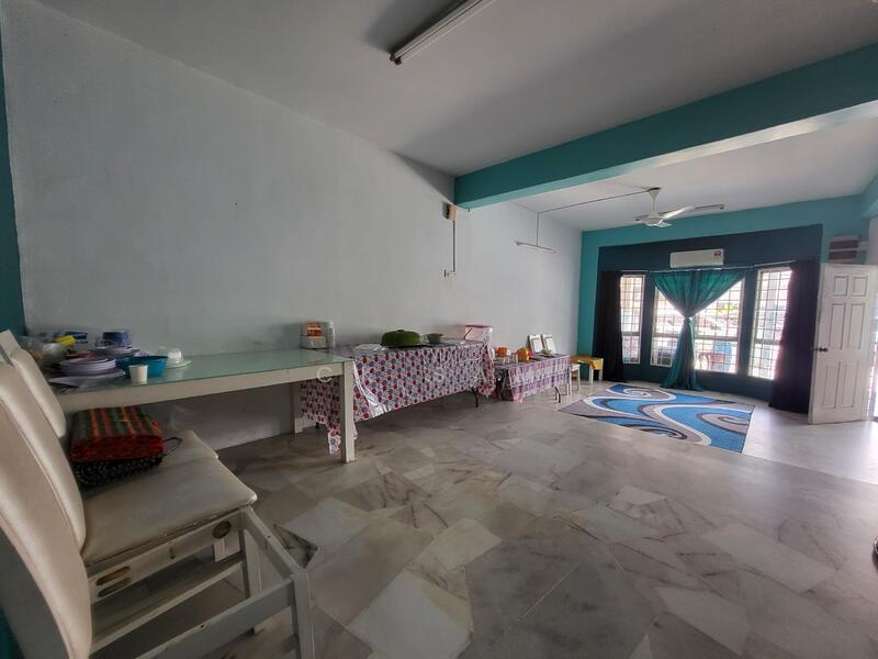 2-storey Terraced House for Sale in Bandar Country Homes (Rawang) - CK Sam - Living Room - PropertyGuru.com.my