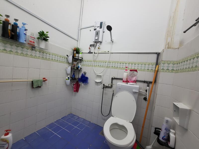 2-storey Terraced House for Sale in Bandar Country Homes (Rawang) - CK Sam - Bathroom - PropertyGuru.com.my