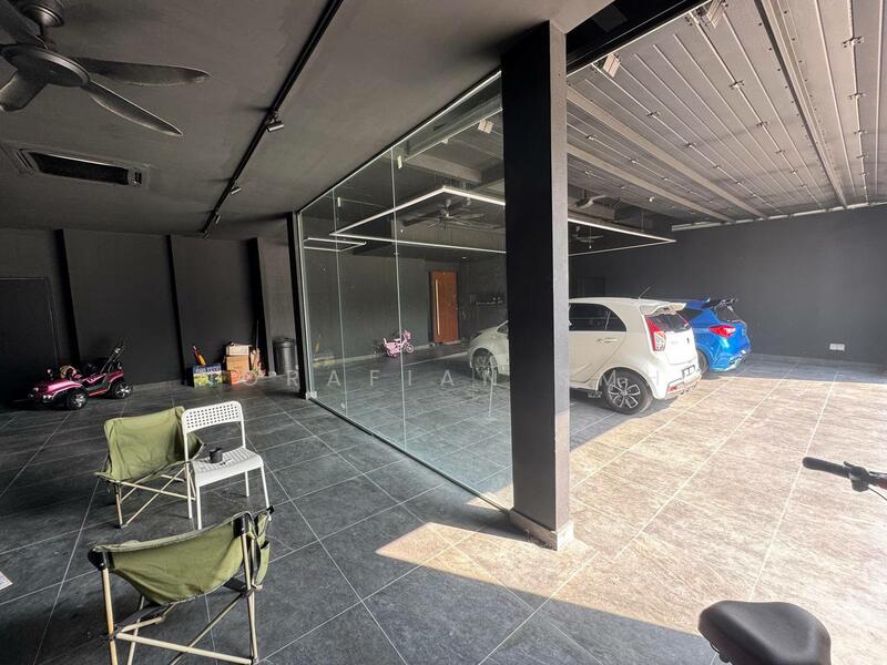 Bungalow for Sale in Shah Alam (Selangor) - Norafian SMH - Car Park - PropertyGuru.com.my