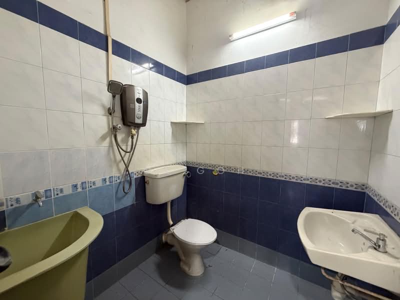Rumah Teres 2 Tingkat untuk Dijual di Bayan Lepas (Penang) - CK Goh - Bathroom - PropertyGuru.com.my