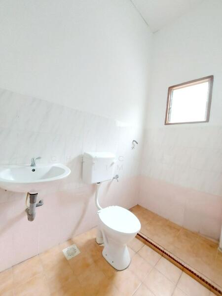 1-storey Terraced House for Sale in Taman Pinji Ria (Ipoh) - Chea Chea Lim - Bathroom - PropertyGuru.com.my