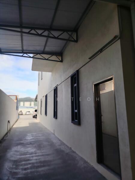 For Rent - 2sty Semi Detached Warehouse Factory Jalan Batu Maung Main Road
