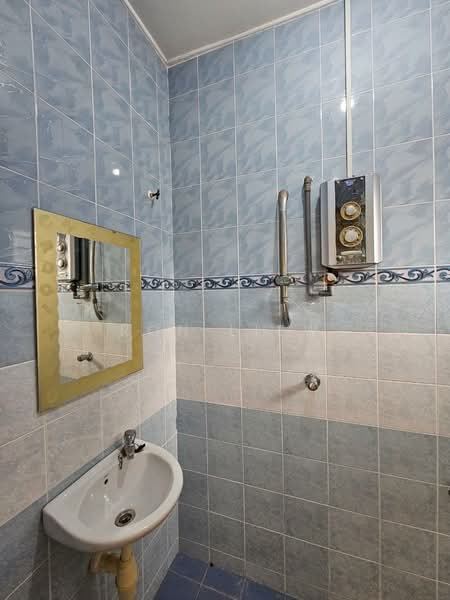 Taman Bukit Serdang untuk Untuk Dijual - RM 468,000, Mac 2026 - Bathroom - PropertyGuru.com.my