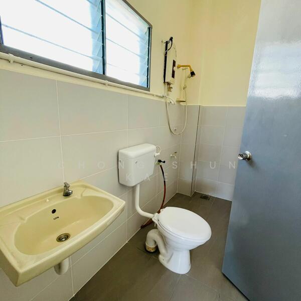 BANDAR PUCHONG JAYA untuk Untuk Disewa - RM 1,350 /bulan, Mac 2026 - Bathroom - PropertyGuru.com.my