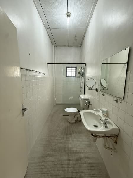 Rumah Berkembar untuk Dijual di Taman Paramount (Petaling Jaya) - Joey Wong - Bathroom - PropertyGuru.com.my