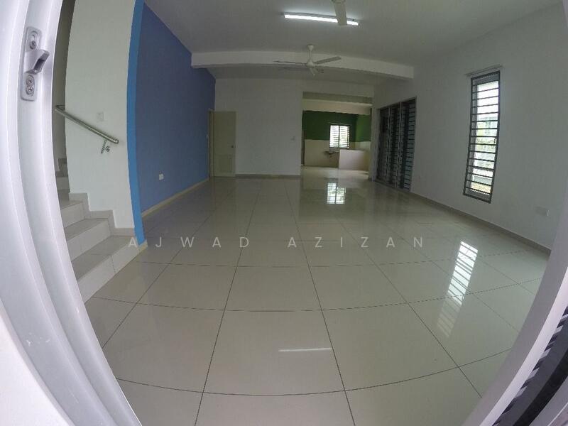 Nusari Aman untuk Untuk Dijual - RM 640,000, Feb 2026 - Living Room - PropertyGuru.com.my