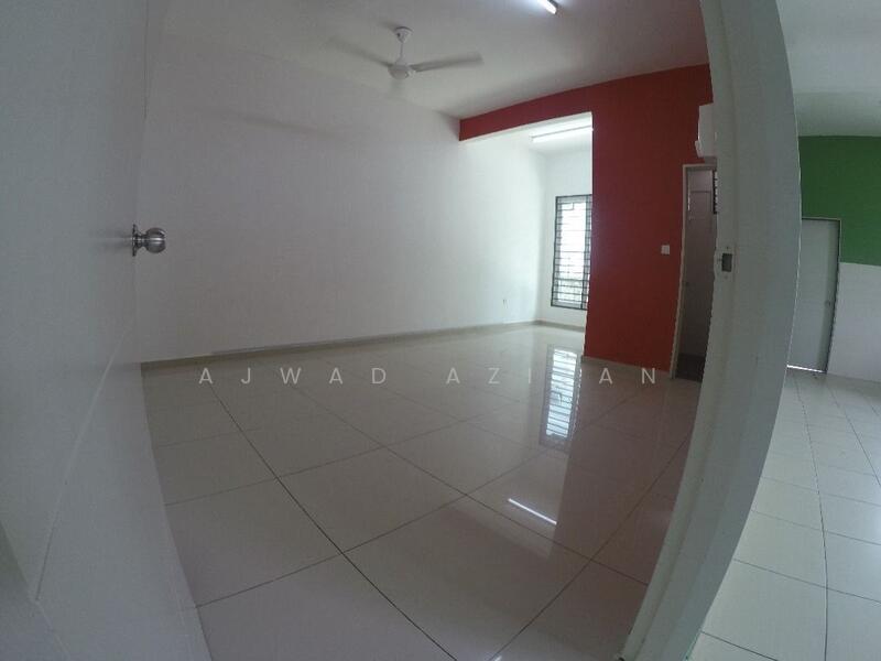 Nusari Aman untuk Untuk Dijual - RM 640,000, Feb 2026 - Living Room - PropertyGuru.com.my