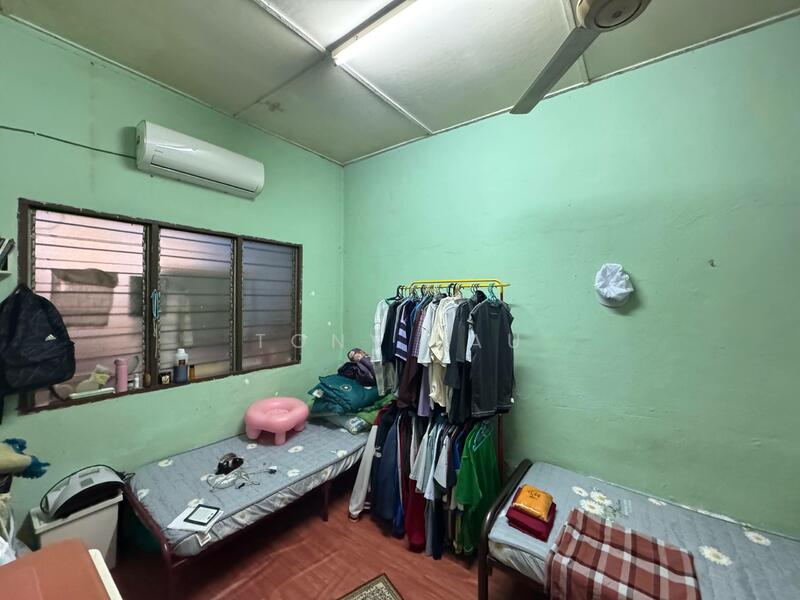 1-storey Terraced House for Sale in Taman Bukit Kuchai (Bandar Kinrara) - Tony Lau - Bedroom - PropertyGuru.com.my