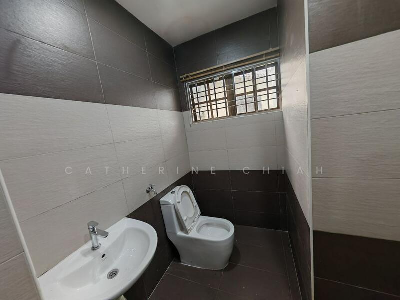Bungalow for Sale in Bandar Putra (Kulai) - Catherine Chiah - Bathroom - PropertyGuru.com.my