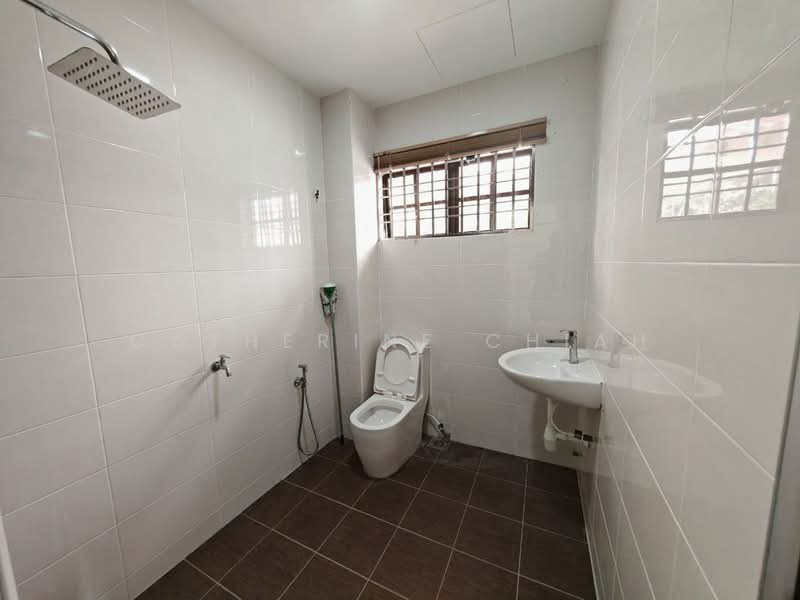 Bungalow for Sale in Bandar Putra (Kulai) - Catherine Chiah - Bathroom - PropertyGuru.com.my