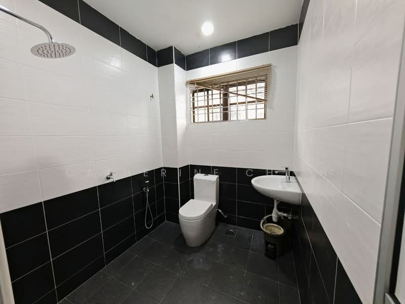 Bungalow for Sale in Bandar Putra (Kulai) - Catherine Chiah - Bathroom - PropertyGuru.com.my
