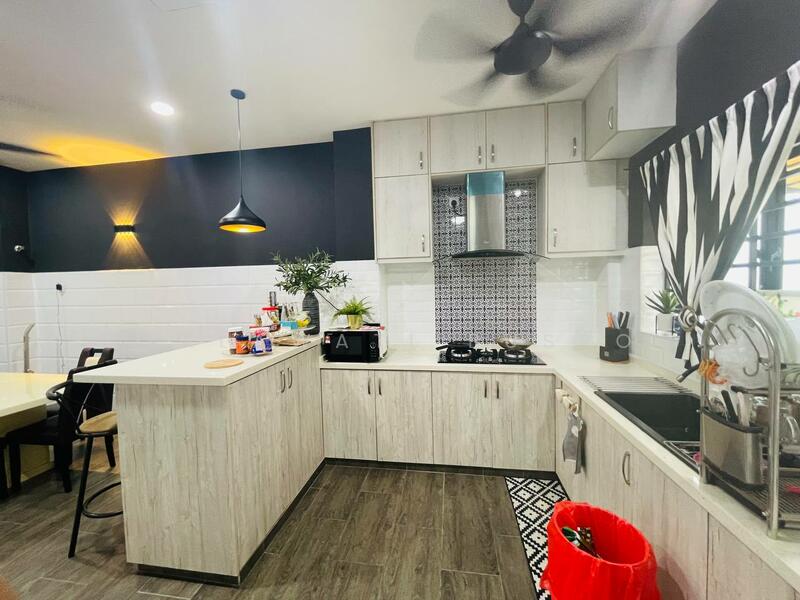 2-storey Terraced House for Sale in Bandar Saujana Putra (Tanjong Duabelas) - Salawati Busro - Kitchen - PropertyGuru.com.my