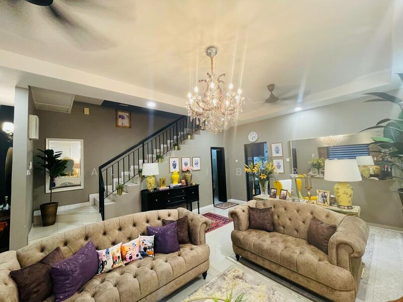 2-storey Terraced House for Sale in Bandar Saujana Putra (Tanjong Duabelas) - Salawati Busro - Living Room - PropertyGuru.com.my
