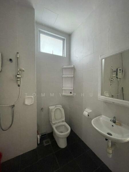 THE SENAI GARDEN (PANGSAPURI IMPIAN SENAI) untuk Untuk Disewa - RM 1,650 /bulan, Feb 2026 - Bathroom - PropertyGuru.com.my