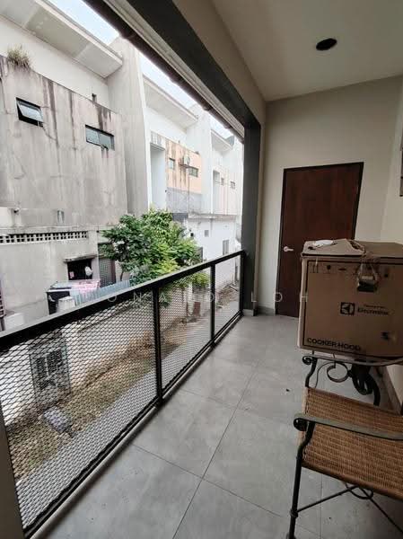 2-storey Terraced House for Sale in Laman Glenmarie (Shah Alam) - Ronald Loh - Balcony - PropertyGuru.com.my