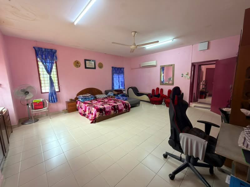 2-storey Terraced House for Sale in Taman Suria Selayang (Selayang) - Nicky Lai - Bedroom - PropertyGuru.com.my