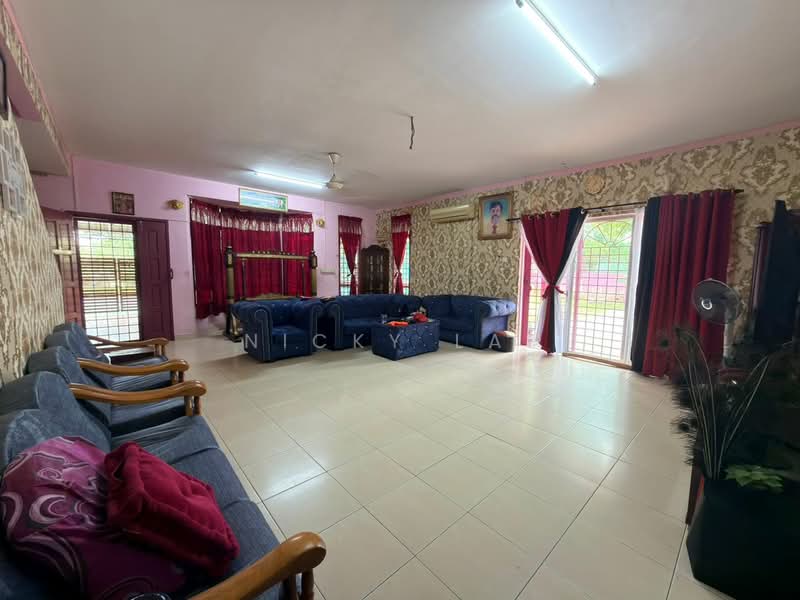 2-storey Terraced House for Sale in Taman Suria Selayang (Selayang) - Nicky Lai - Living Room - PropertyGuru.com.my