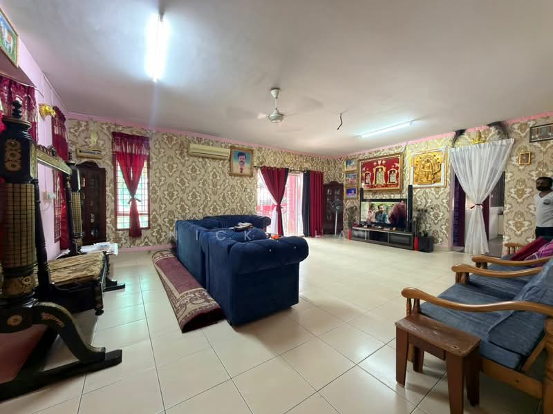 2-storey Terraced House for Sale in Taman Suria Selayang (Selayang) - Nicky Lai - Living Room - PropertyGuru.com.my