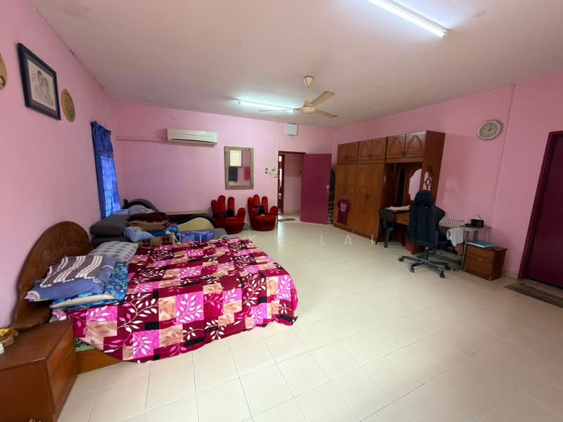 2-storey Terraced House for Sale in Taman Suria Selayang (Selayang) - Nicky Lai - Bedroom - PropertyGuru.com.my