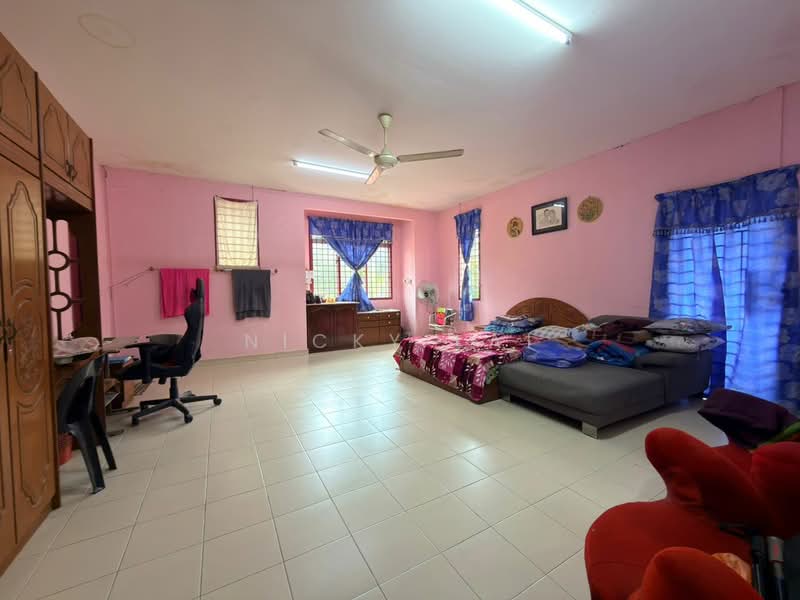 2-storey Terraced House for Sale in Taman Suria Selayang (Selayang) - Nicky Lai - Bedroom - PropertyGuru.com.my