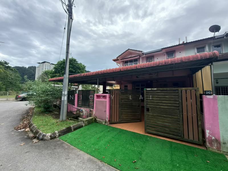 2-storey Terraced House for Sale in Taman Suria Selayang (Selayang) - Nicky Lai - Exterior - PropertyGuru.com.my