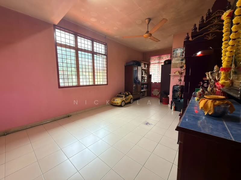 2-storey Terraced House for Sale in Taman Suria Selayang (Selayang) - Nicky Lai - Living Room - PropertyGuru.com.my