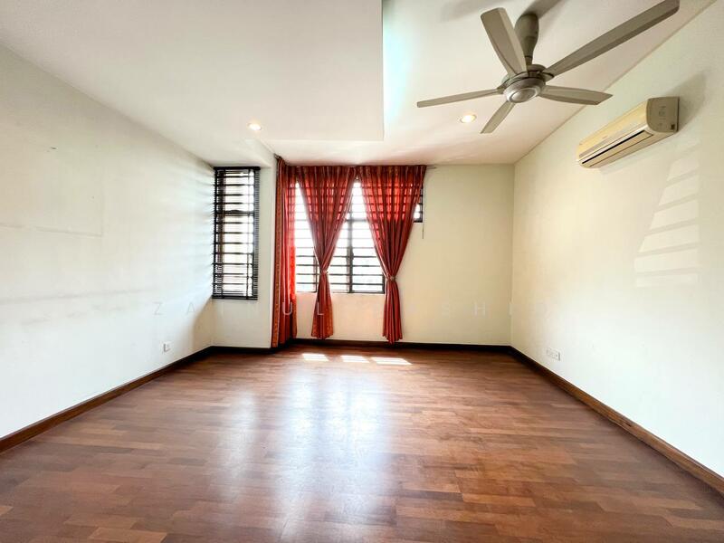 2-storey Terraced House for Sale in Bukit Jelutong (Shah Alam) - Zainul Rashid - Living Room - PropertyGuru.com.my