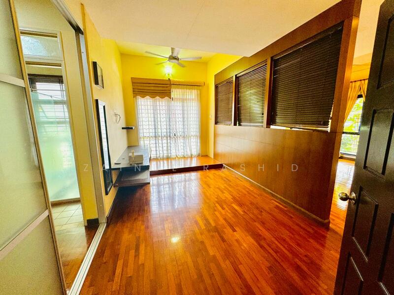 2-storey Terraced House for Sale in Bukit Jelutong (Shah Alam) - Zainul Rashid - Living Room - PropertyGuru.com.my