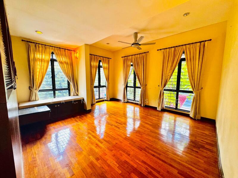 2-storey Terraced House for Sale in Bukit Jelutong (Shah Alam) - Zainul Rashid - Living Room - PropertyGuru.com.my