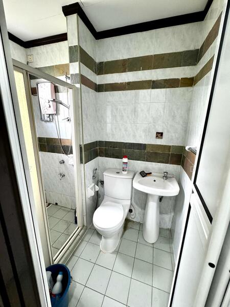 Bukit Jelutong untuk Untuk Dijual - RM 950,000, Mac 2026 - Bathroom - PropertyGuru.com.my