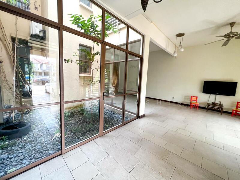 2-storey Terraced House for Sale in Bukit Jelutong (Shah Alam) - Zainul Rashid - Living Room - PropertyGuru.com.my