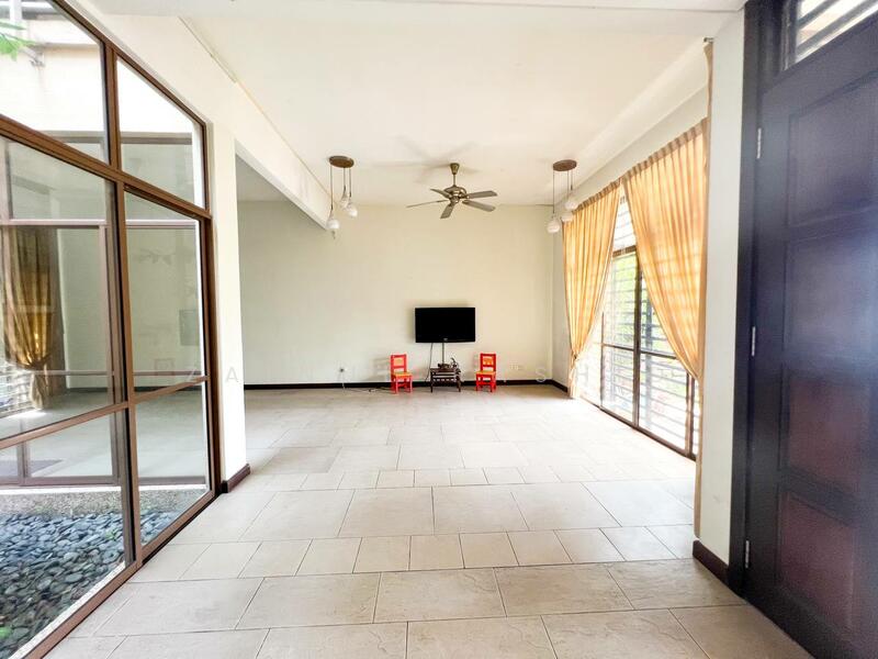 2-storey Terraced House for Sale in Bukit Jelutong (Shah Alam) - Zainul Rashid - Living Room - PropertyGuru.com.my