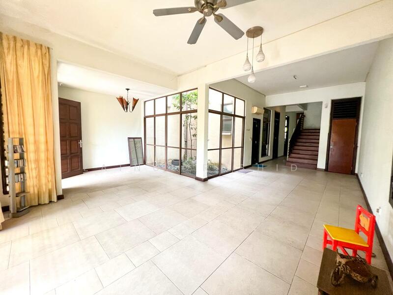 2-storey Terraced House for Sale in Bukit Jelutong (Shah Alam) - Zainul Rashid - Living Room - PropertyGuru.com.my