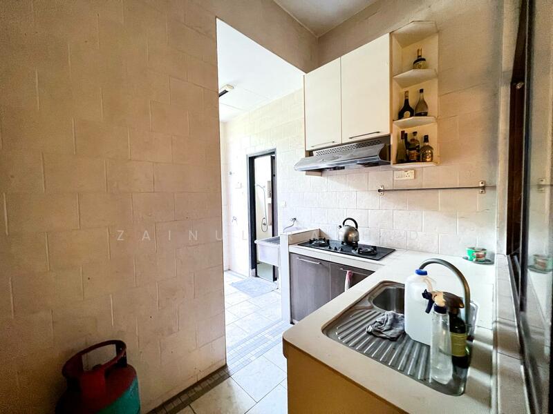 2-storey Terraced House for Sale in Bukit Jelutong (Shah Alam) - Zainul Rashid - Kitchen - PropertyGuru.com.my
