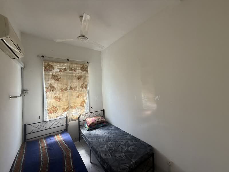 Rumah Teres 2 Tingkat untuk Dijual di Taman Lagenda Putra (Kulai) - Darren Tew - Bedroom - PropertyGuru.com.my