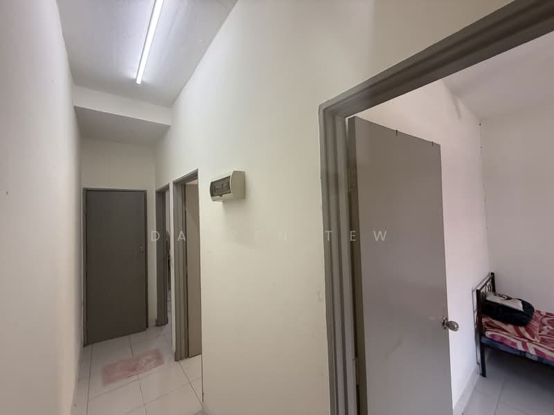 Rumah Teres 2 Tingkat untuk Dijual di Taman Lagenda Putra (Kulai) - Darren Tew - Corridor - PropertyGuru.com.my