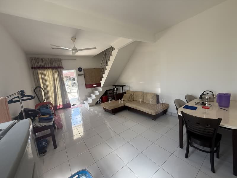 Rumah Teres 2 Tingkat untuk Dijual di Taman Lagenda Putra (Kulai) - Darren Tew - Living Room - PropertyGuru.com.my