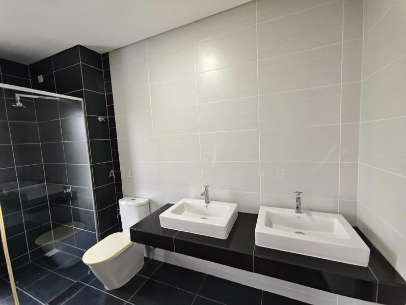 Semi-Detached House for Sale in Bandar Seri Coalfields (Ijok) - Alex CHONG - Bathroom - PropertyGuru.com.my