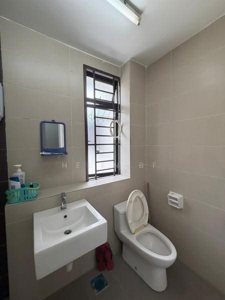 Rumah Teres untuk Disewa di Taman Muzaffar Heights (Bukit Katil) - Helen BF - Bathroom - PropertyGuru.com.my