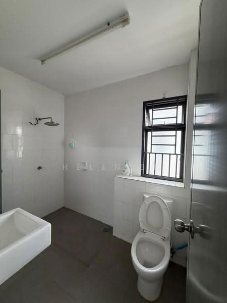 Rumah Teres untuk Disewa di Taman Muzaffar Heights (Bukit Katil) - Helen BF - Bathroom - PropertyGuru.com.my
